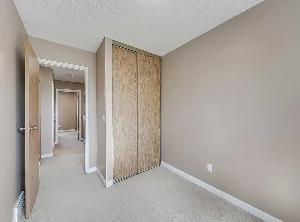292 Coventry Close NE Calgary AB T3K 4C5