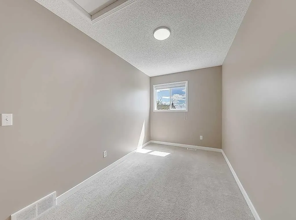 292 Coventry Close NE Calgary AB T3K 4C5