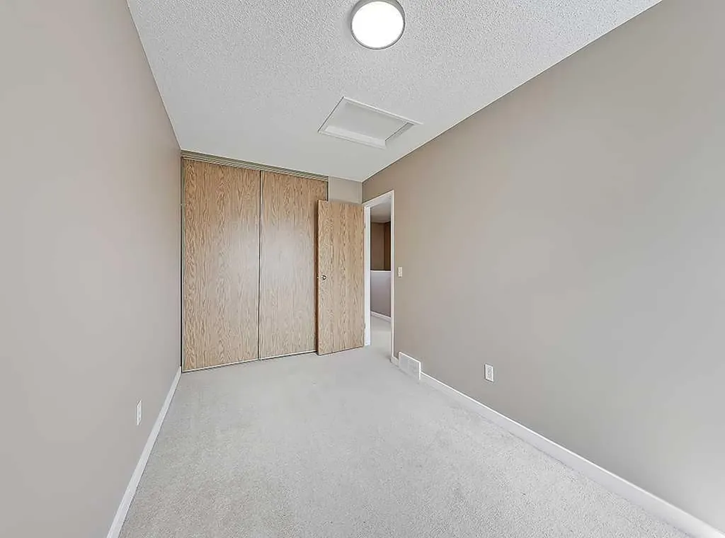 292 Coventry Close NE Calgary AB T3K 4C5
