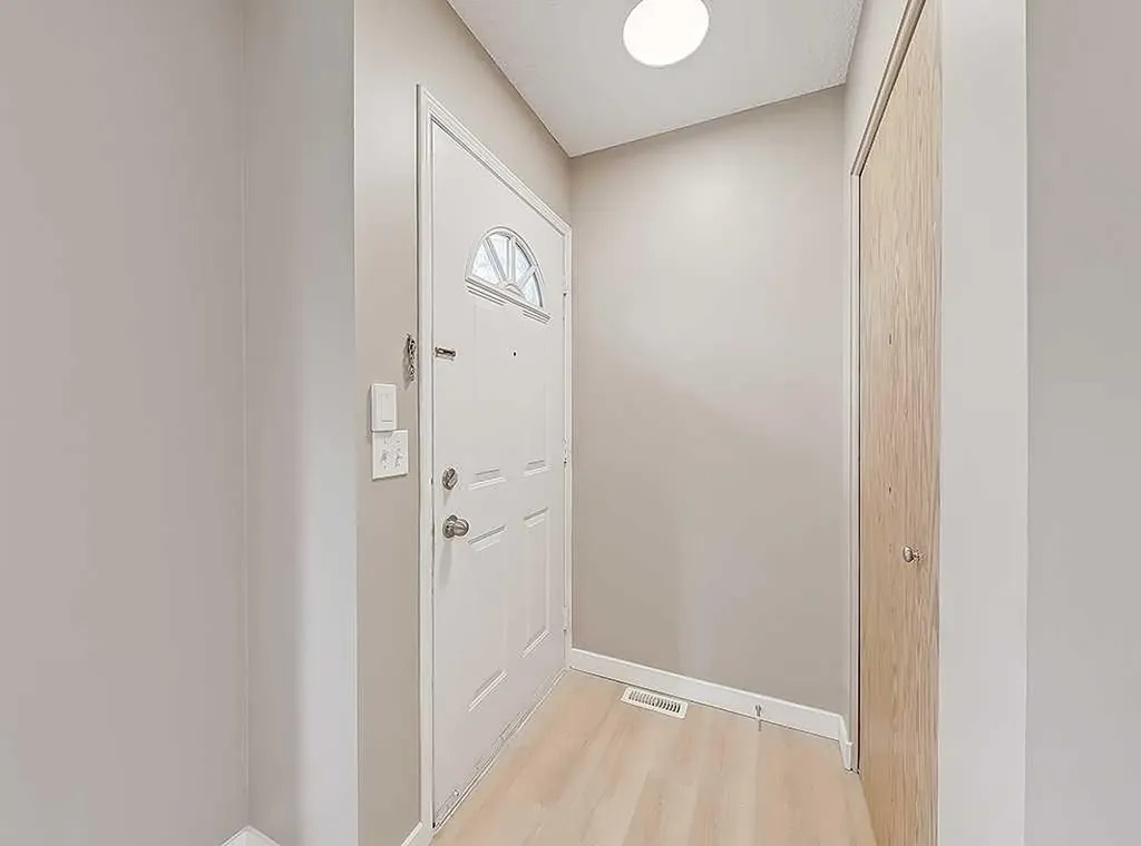 292 Coventry Close NE Calgary AB T3K 4C5