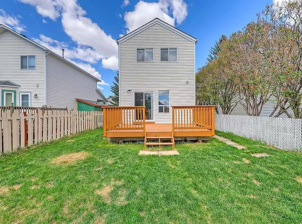 292 Coventry Close NE Calgary AB T3K 4C5