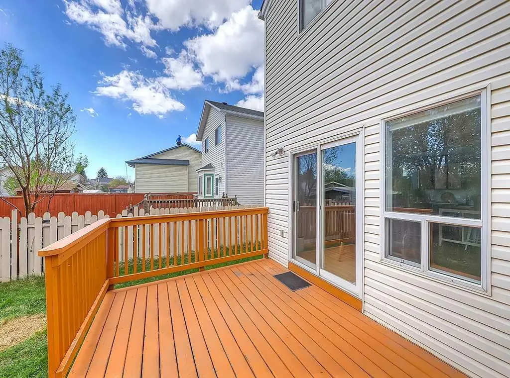 292 Coventry Close NE Calgary AB T3K 4C5