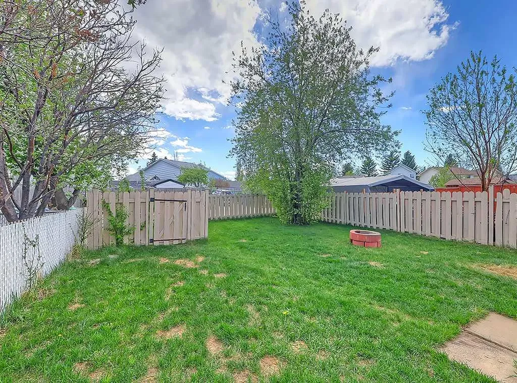 292 Coventry Close NE Calgary AB T3K 4C5