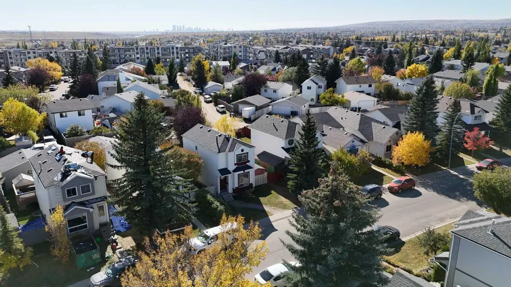 292 Coventry Close NE Calgary AB T3K 4C5