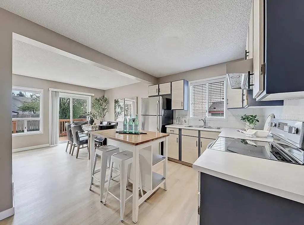 292 Coventry Close NE Calgary AB T3K 4C5