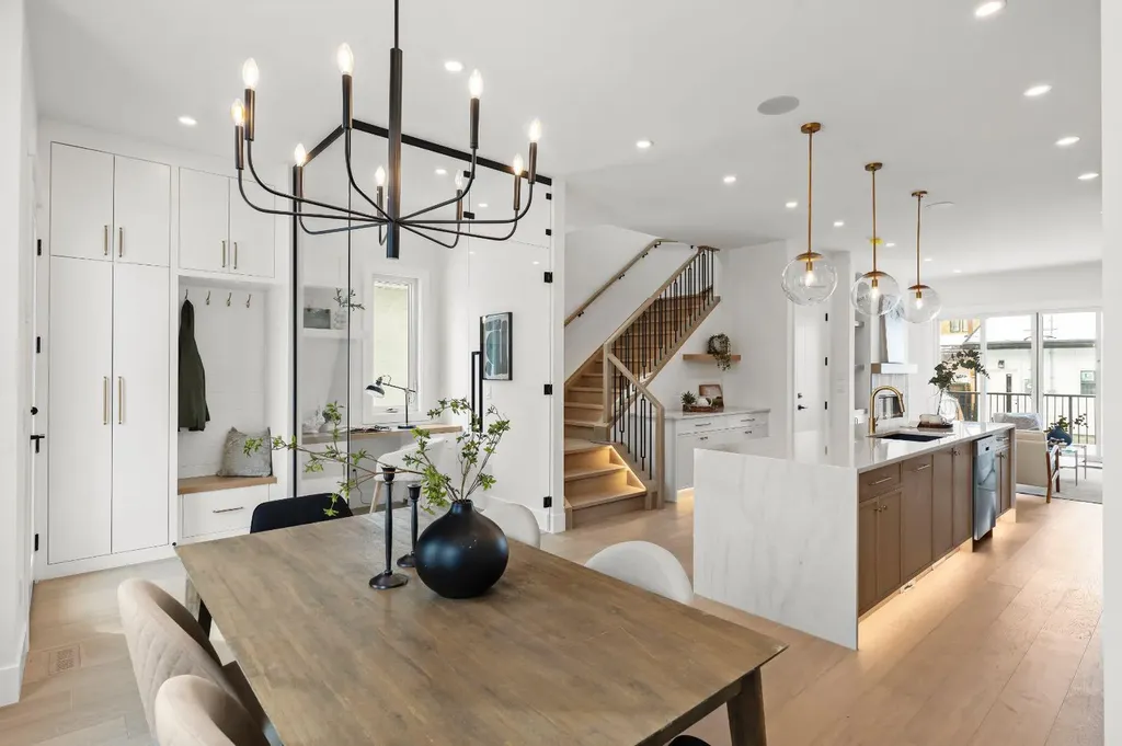454 22 Avenue NW Calgary AB T2M 1N3