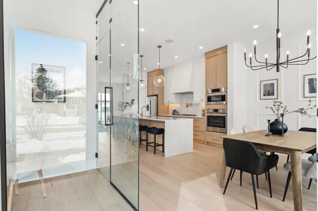 454 22 Avenue NW Calgary AB T2M 1N3