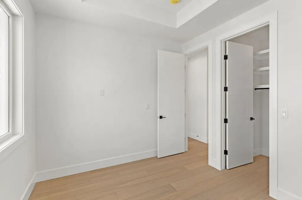 454 22 Avenue NW Calgary AB T2M 1N3