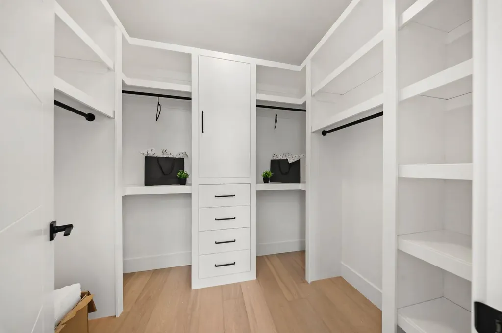 454 22 Avenue NW Calgary AB T2M 1N3