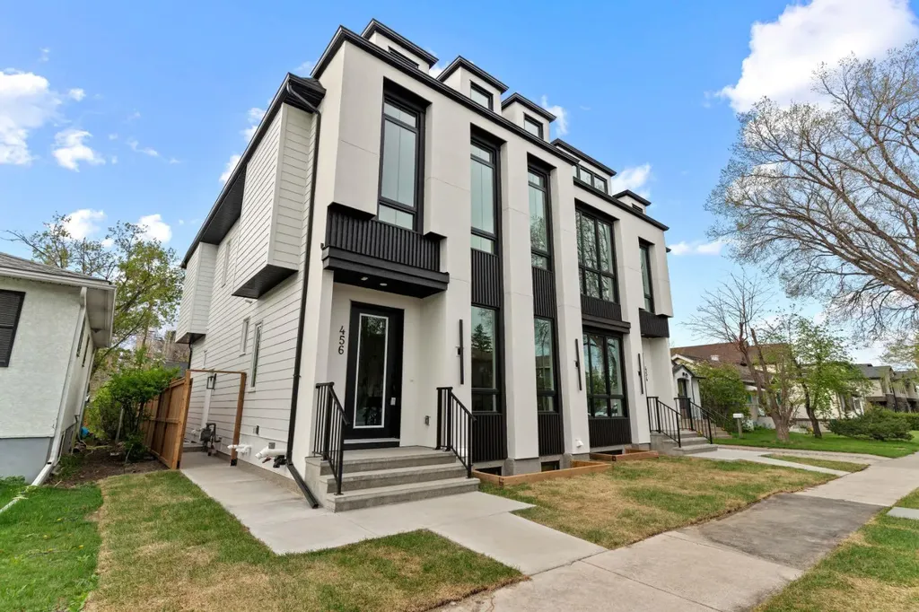 454 22 Avenue NW Calgary AB T2M 1N3