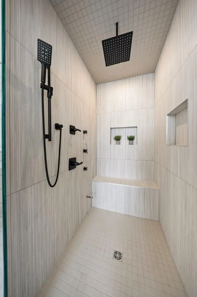454 22 Avenue NW Calgary AB T2M 1N3