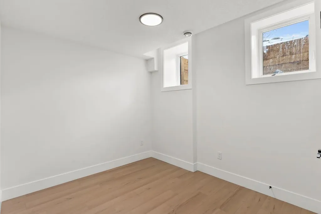 454 22 Avenue NW Calgary AB T2M 1N3