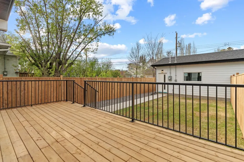 454 22 Avenue NW Calgary AB T2M 1N3