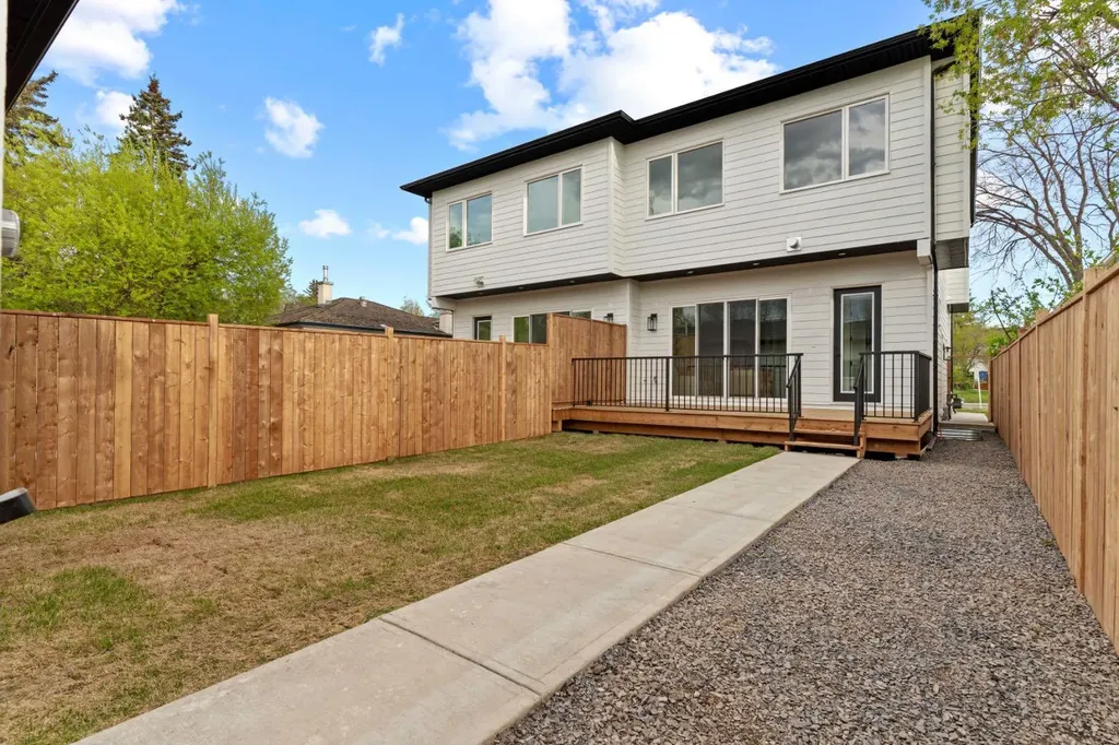 454 22 Avenue NW Calgary AB T2M 1N3