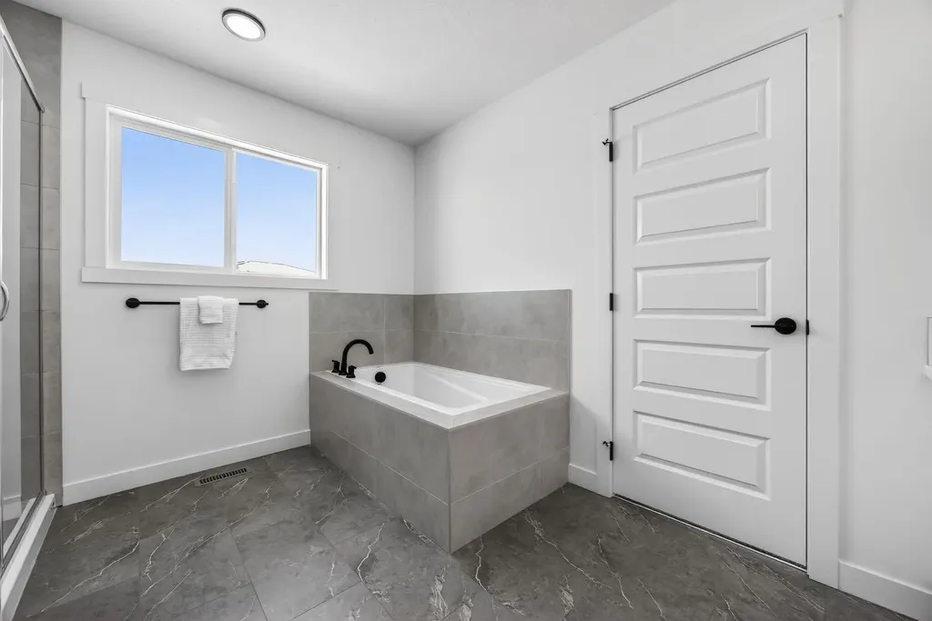1090 Bayview Crescent Airdrie AB T4B 5N5