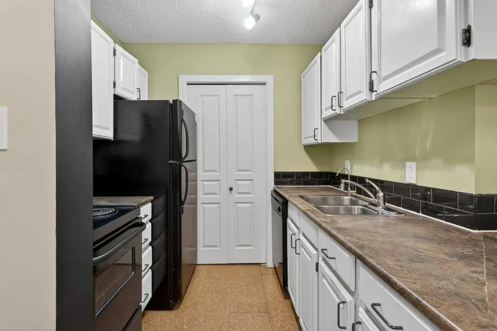 6400 Coach Hill Road SW Calgary AB T3H 1B8