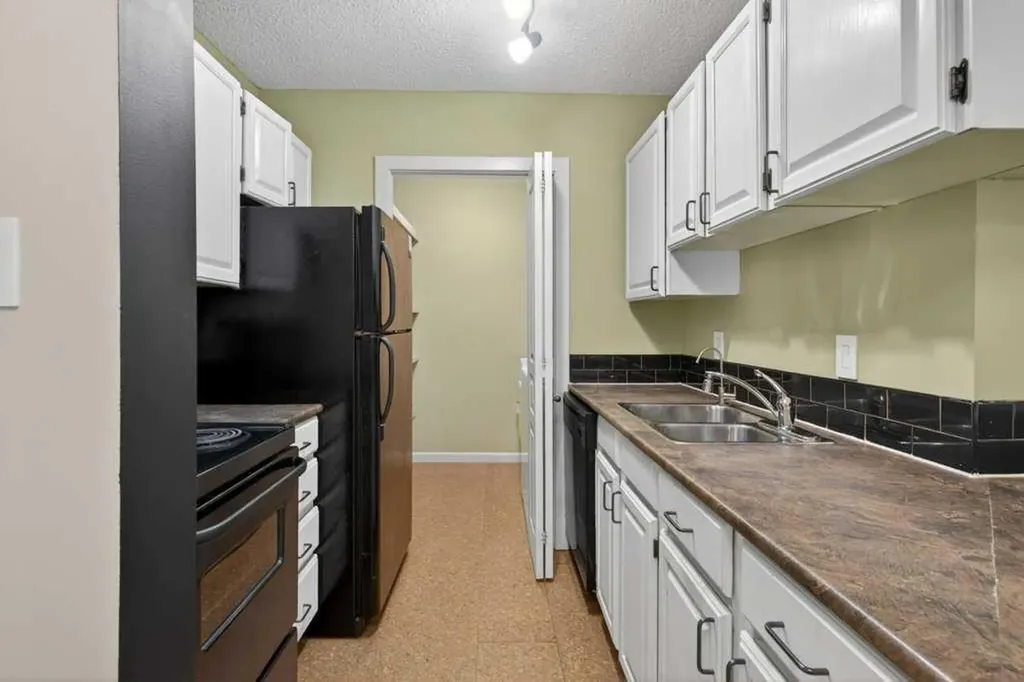 6400 Coach Hill Road SW Calgary AB T3H 1B8