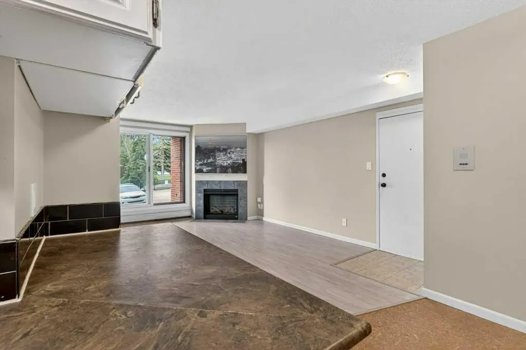 6400 Coach Hill Road SW Calgary AB T3H 1B8