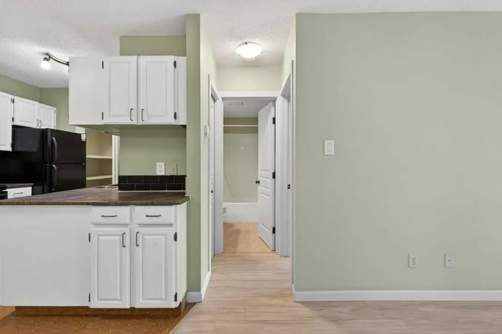 6400 Coach Hill Road SW Calgary AB T3H 1B8