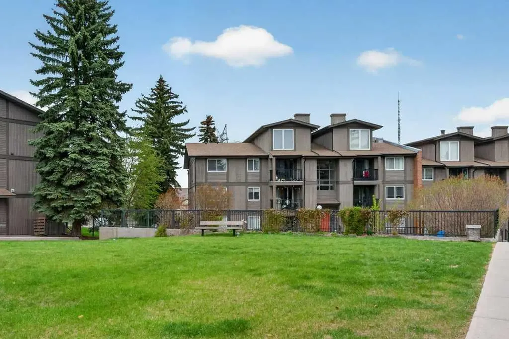 6400 Coach Hill Road SW Calgary AB T3H 1B8