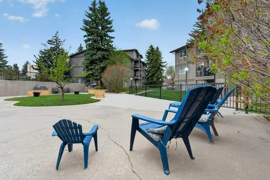 6400 Coach Hill Road SW Calgary AB T3H 1B8