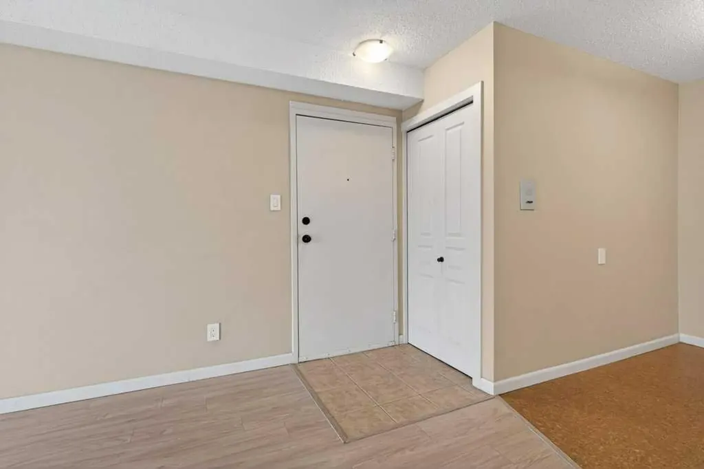 6400 Coach Hill Road SW Calgary AB T3H 1B8