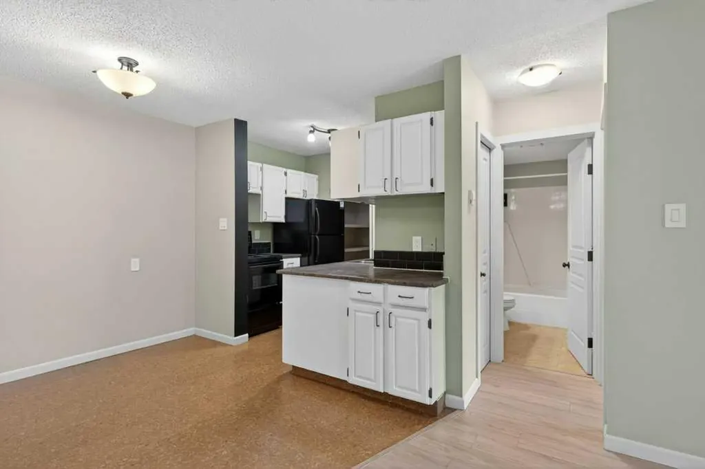 6400 Coach Hill Road SW Calgary AB T3H 1B8