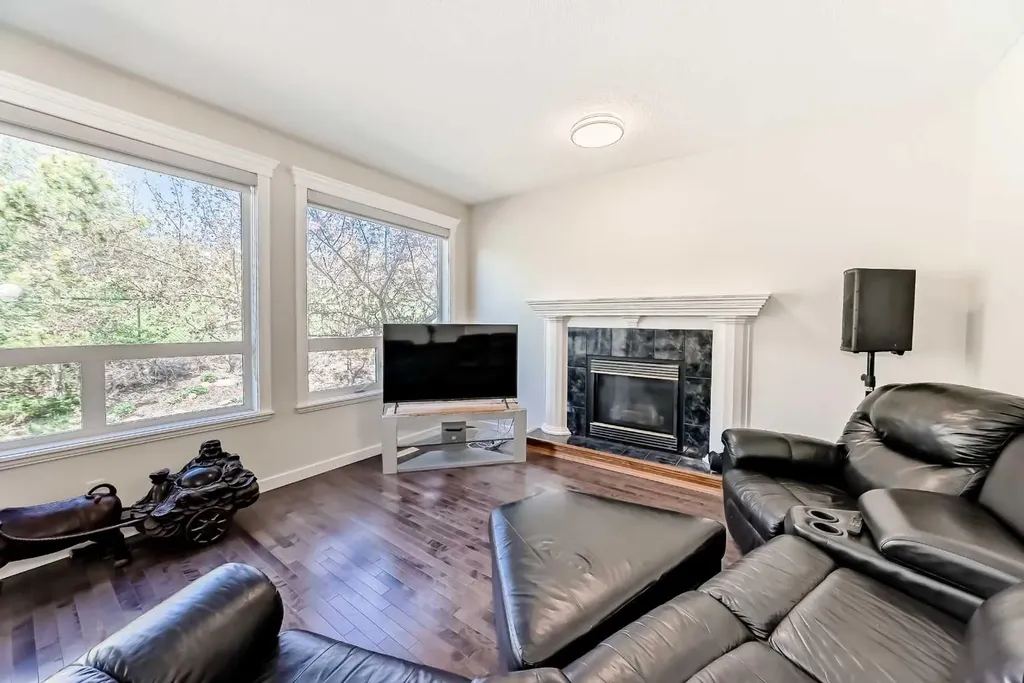 130 Panorama Hills View NW Calgary AB T3K 5B8