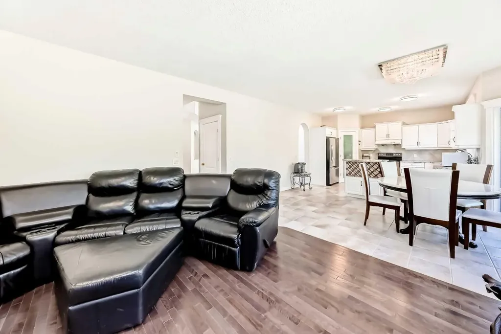 130 Panorama Hills View NW Calgary AB T3K 5B8