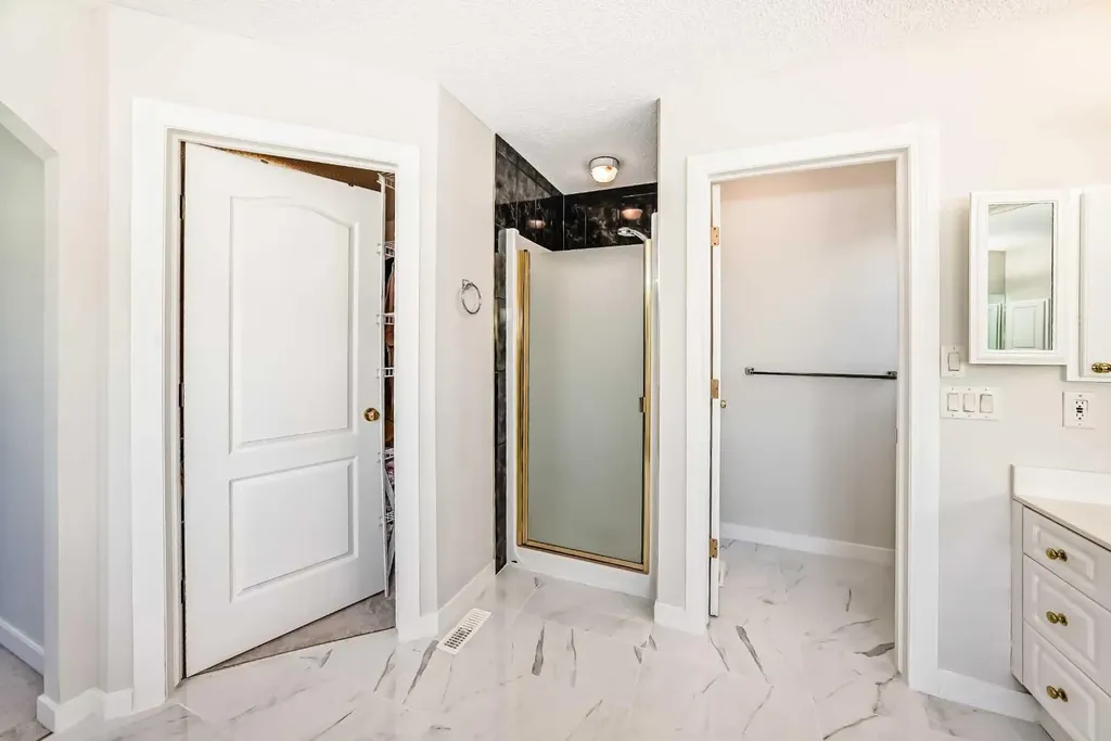130 Panorama Hills View NW Calgary AB T3K 5B8