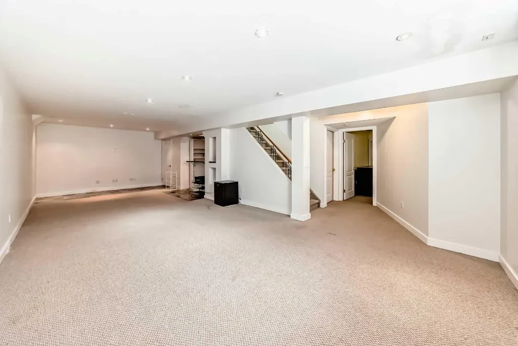 130 Panorama Hills View NW Calgary AB T3K 5B8