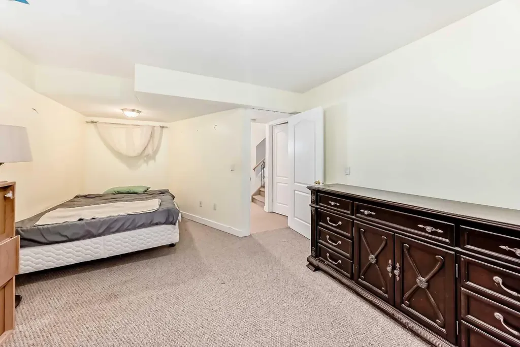 130 Panorama Hills View NW Calgary AB T3K 5B8