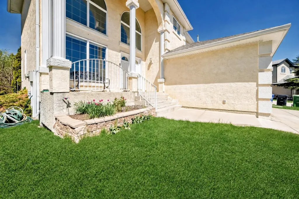 130 Panorama Hills View NW Calgary AB T3K 5B8