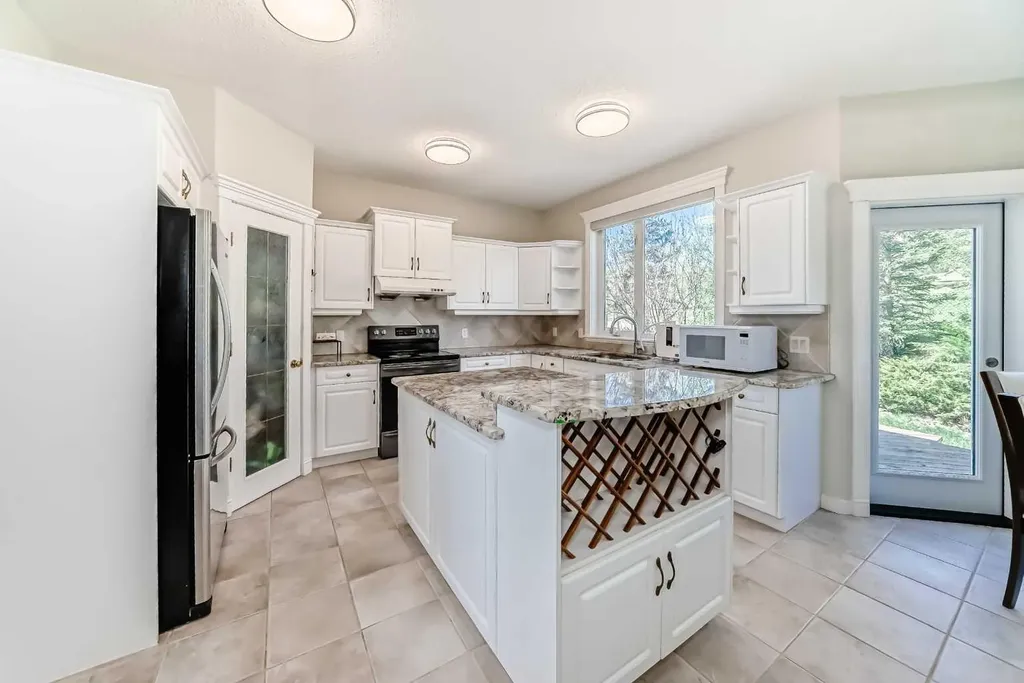 130 Panorama Hills View NW Calgary AB T3K 5B8