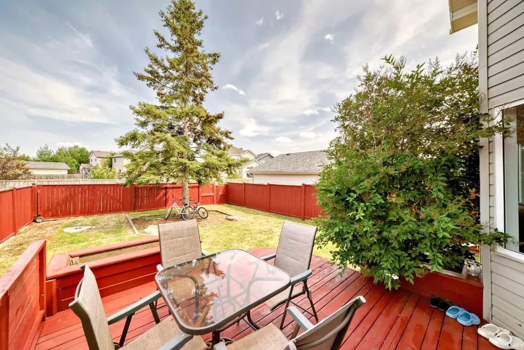 262 Covewood Park NE Calgary AB T3K 4V7