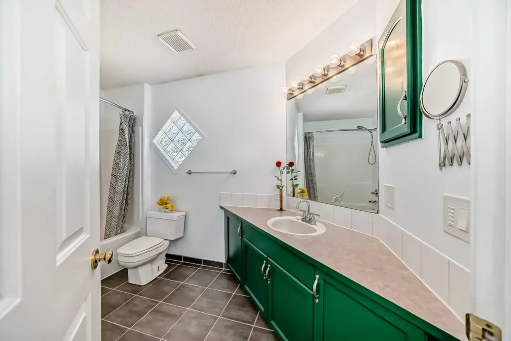 262 Covewood Park NE Calgary AB T3K 4V7