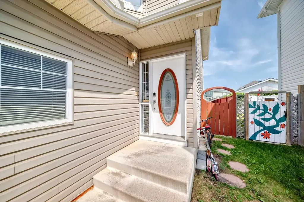 262 Covewood Park NE Calgary AB T3K 4V7