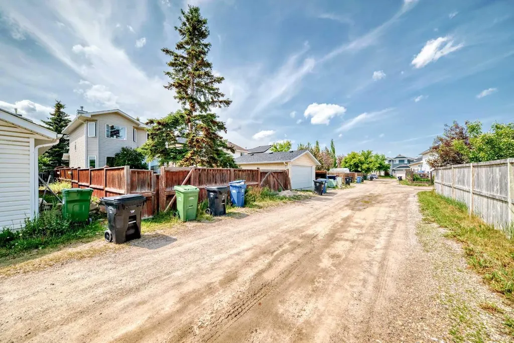 262 Covewood Park NE Calgary AB T3K 4V7