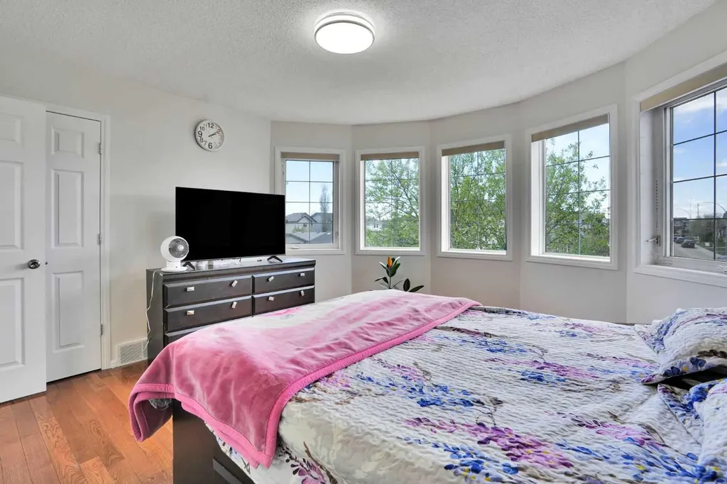 143 Taralea Gardens NE Calgary AB T3J4W5