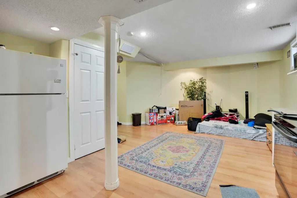 143 Taralea Gardens NE Calgary AB T3J4W5