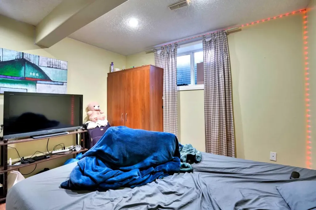 143 Taralea Gardens NE Calgary AB T3J4W5