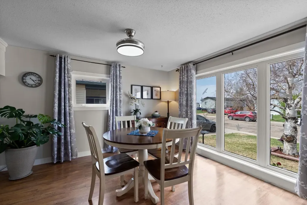 4809 55 Avenue Camrose AB T4V 4J6
