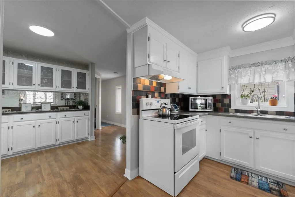 4809 55 Avenue Camrose AB T4V 4J6