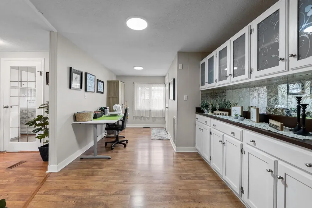 4809 55 Avenue Camrose AB T4V 4J6