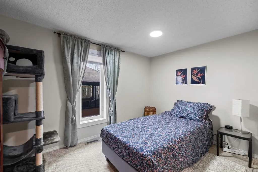 4809 55 Avenue Camrose AB T4V 4J6