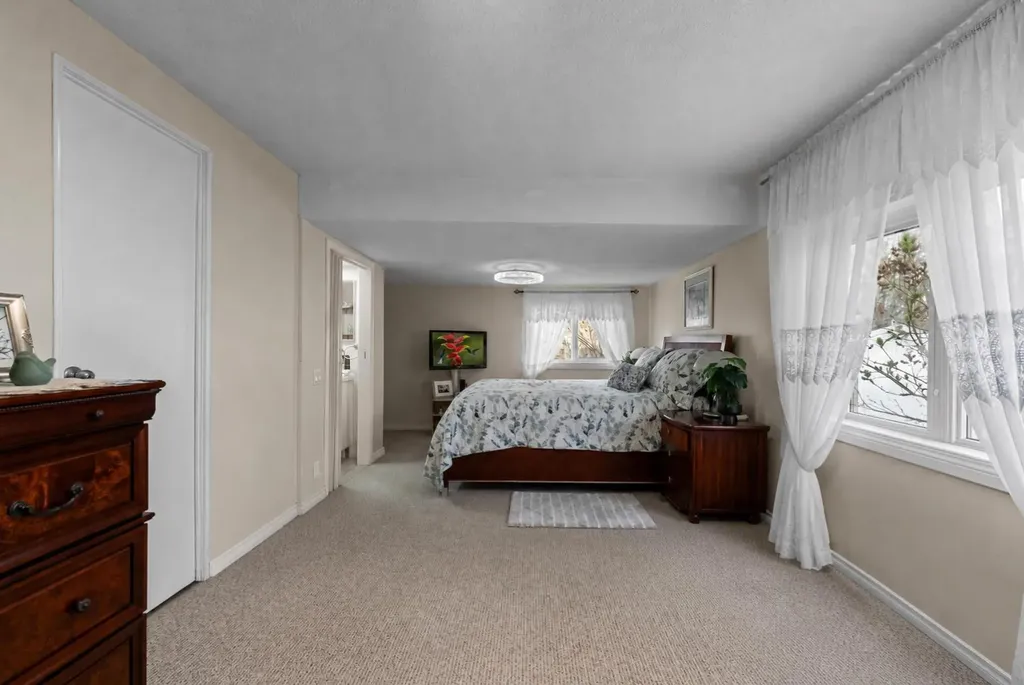 4809 55 Avenue Camrose AB T4V 4J6