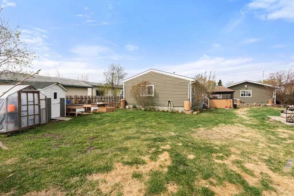 4809 55 Avenue Camrose AB T4V 4J6