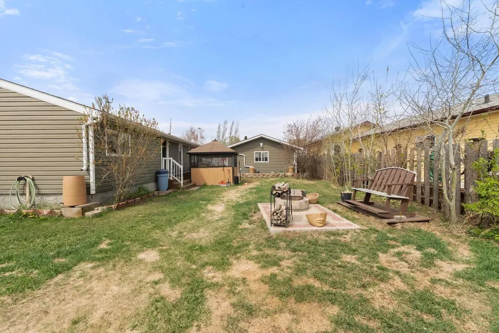 4809 55 Avenue Camrose AB T4V 4J6