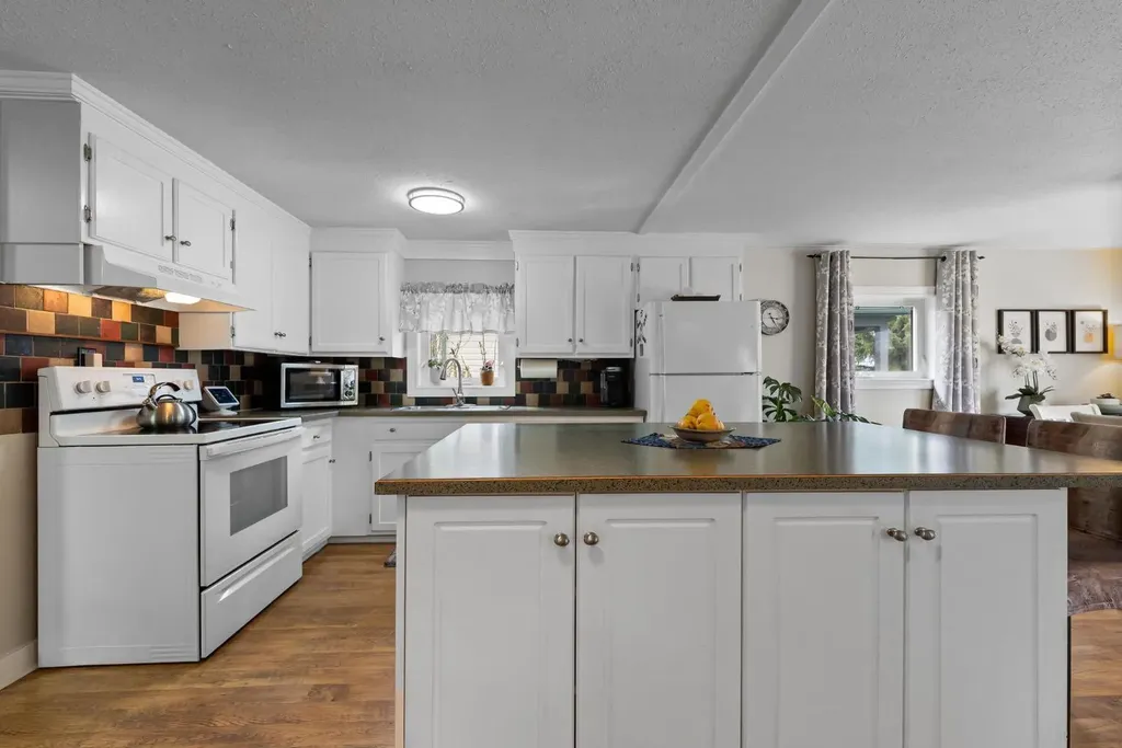 4809 55 Avenue Camrose AB T4V 4J6