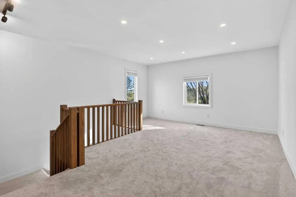 416 Thornhill Place NW Calgary AB T2K 2S5
